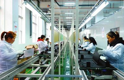 千余臺電腦液晶顯示器搭乘“長安號”啟運吉爾吉斯斯坦，助力中亞通訊產品市場發展